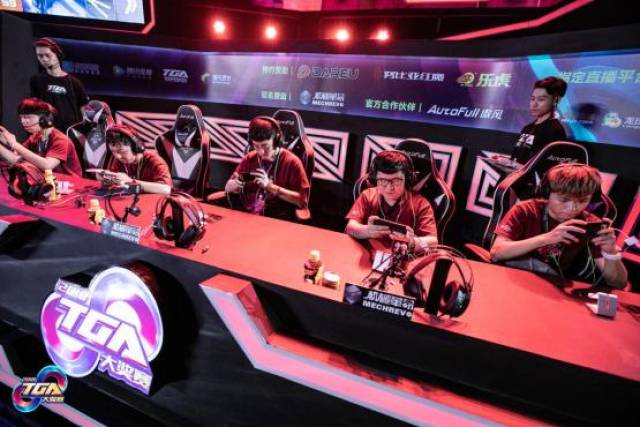 他们凭借 他们凭借